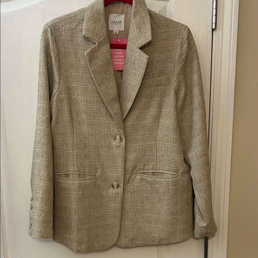 Le Lis Women's Beige Blazer NWT Small relaxed fit
